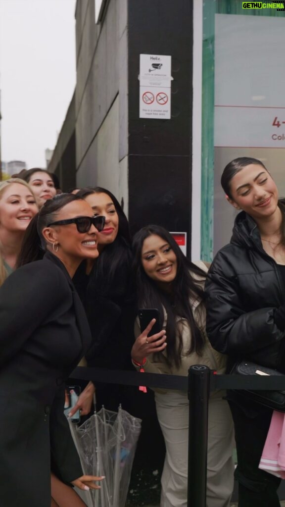 Maya Jama Instagram - 🥹🥹❤️Another wholesome day with @rimmellondonuki I had best time meeting all you cuteys! I appreciate you taking the time and effort to come down to meet me, Left with my heart feeling warm. Love you all & thankyou for having us @superdrug xxx (still can’t get rid of my shy clench fist 😂❤️)