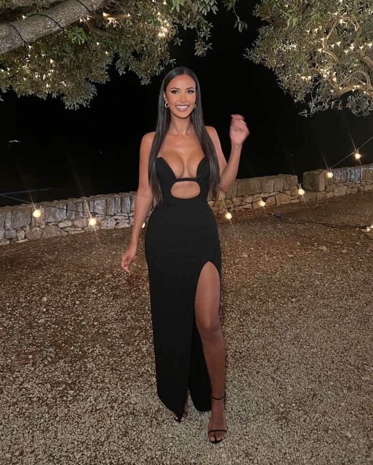Maya Jama Instagram - It’s going downnnn tonight.. Entering the villa & here for all the drama as usual 😈 Mallorca