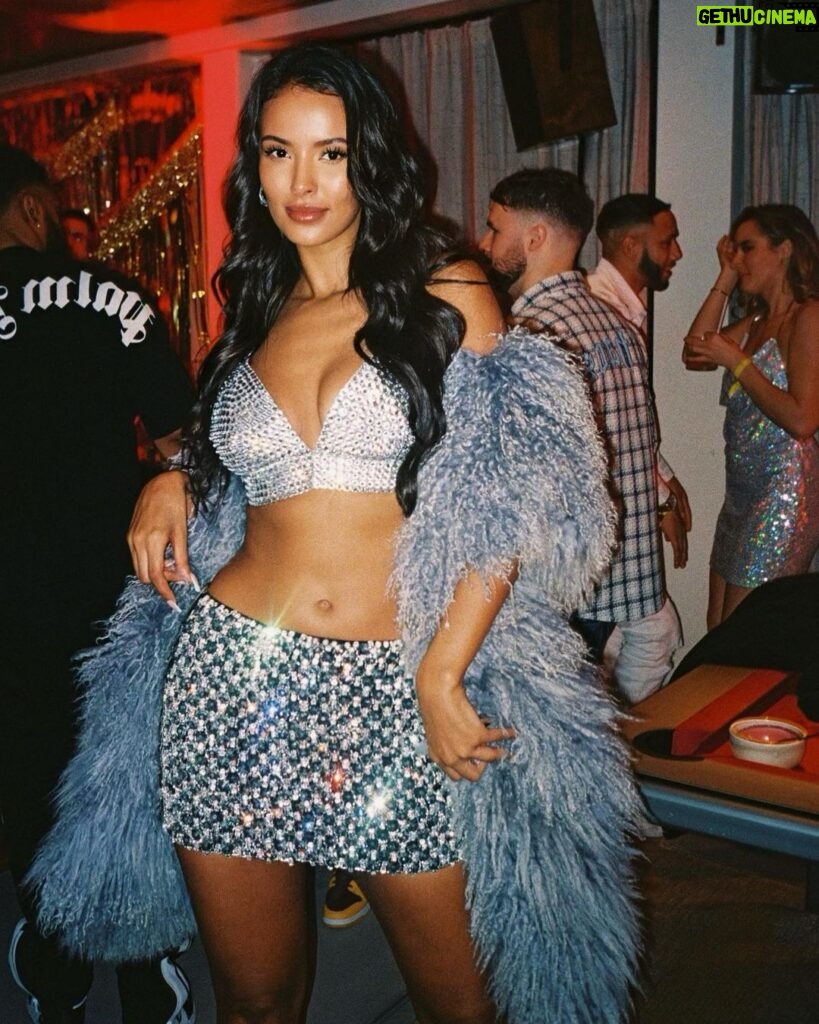 Maya Jama Instagram - 💎💎Brought the New year in with the loveliest humans surrounded by glitter ✨ my parties stay undefeated 💎 💎 2023 I’m ready for youuuuu KOKO London