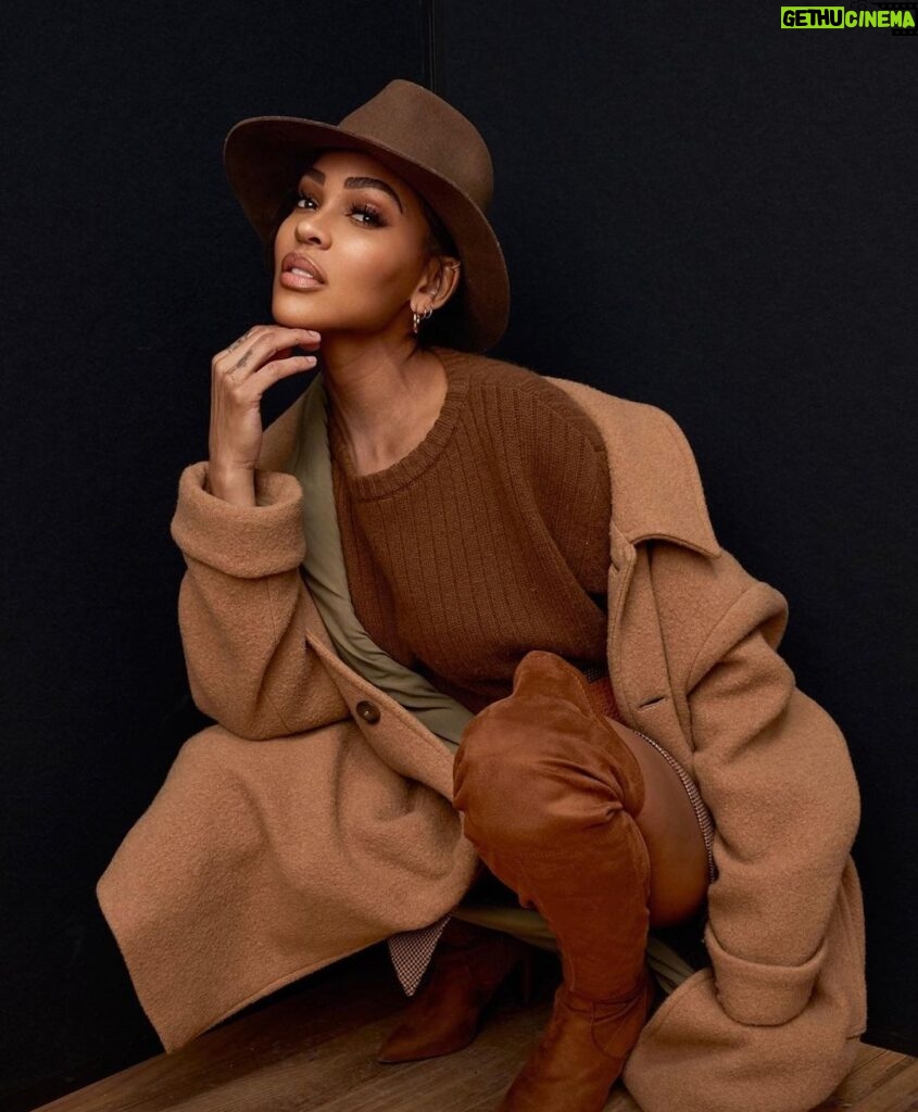 Meagan Good Instagram - @philippeuter 😎 @divine_heritage 👗 @americanvintage_officiel 🧥 @Chelsealaurenla 📸 #sundance2023 ❄️