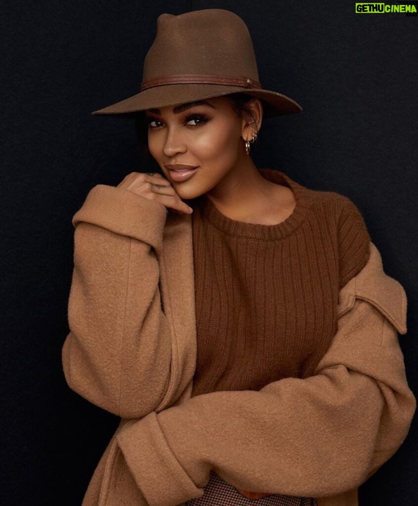 Meagan Good Instagram - @philippeuter 😎 @divine_heritage 👗 @americanvintage_officiel 🧥 @Chelsealaurenla 📸 #sundance2023 ❄️