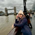 Meera Nandan Instagram - Casually posing next to the Tower bridge 🌉 #londonbridge #towerbridge #london #throwback #backtoreality #missing #christmasinlondon🇬🇧 #2023 #happiness #allheart #instagood Tower Bridge