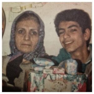 Mehdi Pakdel Instagram - .
مادرم روزت مبارک
نفس‌هایت گرمای وجودم است.