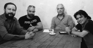 Mehran Modiri Instagram - به دليل استقبال شما ، كنسرت براى ١ شهريور در دو سانس تمديد شد ...
خريد بليط از طريق سايت 
www.iranconcert.com
.
.
عكس از تمرين امشب كنسرت  مهران مديرى ...