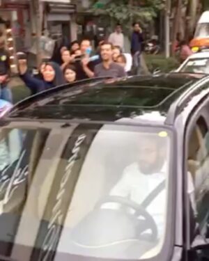 Mehran Modiri Instagram - استقبال مردم خوب و مهربان مشهد از مهران مديرى 🌹