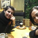 Mehrave Sharifinia Instagram - ' خاطره‌بازی با «دل» به مناسبت پایان فیلمبرداری نقشم... در کنار منوچهر هادی عزیز، یکتای نازنین و دختر ناز و خوش‌اخلاق و دوست‌داشتنی‌شون، همین‌طور عزیزانِ پشت دوربین که مهم‌ترین کارها رو انجام می‌دن ولی زحمات‌شون کمتر دیده می‌شه. صمیمیت، مهر و همدلی‌ این گروه عزیز هرگز از ذهن و قلبم پاک نمی‌شه.❤️ نمی‌دونم پخش سریال «دل» از چه زمانی در شبکه‌ی خانگی شروع می‌شه، هر زمان که باشه امیدوارم به دل شما بنشینه و دوستش داشته باشید. ❤️ ' پ‌ن: و اما،... ممنونم از همه‌ی شما عزیزانی که با محبت و پست‌های اتحادتون در این مدت بابت اکران فیلم، اجرای تئاتر، صفحه‌ی اینستاگرام و... من رو مثل همیشه شرمنده کردین، دیدن حمایت شما برام بسیار ارزشمنده. آرزو می‌کنم این پست‌ها مُخلِ زندگی‌تون نشه و فقط زمان اندکی از اوقات فراغت‌تون رو به خودش اختصاص بده . قبلا گفتم، باز هم می‌گم که هرگز راضی نیستم به خاطر فعالیت مجازی حتی ثانیه‌ای از زمانِ مفیدِ زندگی‌تون تلف بشه. به موفقیت تک تک شما در دنیای واقعی افتخار می‌کنم، امیدوارم در مسیر آرزوهای بزرگ و سازنده‌ قدم بردارید و خدا در همه حال حواسش بهتون باشه. با عشق ❤️ ' ' ' اصلاحیه‌ی بعد از پست: با عرض پوزش اینستاگرام اجازه‌ی تگ کردن بیشتر از ۲۰ نفر رو نمی‌ده وگرنه هرچی فن‌پیج تو دنیا بود تگ می‌کردم. •