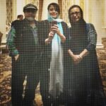 Mehrave Sharifinia Instagram - ‘ از لحظه‌ی تولدم تا همین امروز، هر دقیقه که دیدمتون به من یه چیز ارزشمند یاد دادید. بابت همه‌ش از ته دل ازتون ممنونم. شما بهترین معلم‌ روزهای زندگیم هستین. تا آخر عمرم ازتون می‌آموزم و کیف می‌کنم. دوستتون دارم، روزتون مبارک.❤️ ••••••• ‘ پی‌نوشت: یه شیشه‌ی جالب پیدا کردم که هم تاریک بود هم شطرنجی🤦🏻‍♀️ در نتیجه کیفیت عکس اینی شد که می‌بینین! ولی لذتی که عکس توی شیشه و آینه داره، عکس‌ نرمال نداره😬 ‘