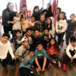 Mehrave Sharifinia Instagram - ‘ چهارمین پنجشنبه، من و شیدا در کنار بچه‌های دوست‌داشتنی، باهوش، بااستعداد و شیطون کلاس‌‌ بازیگری کودکانِ «خانه‌ی بامداد» ‘ روز معلم‌های عزیز مبارک❤️ ‘ @bamdadhouse ‘ 📷 @ahmadreza_shojaei ‘ #روز_معلم #مهراوه_شریفی_نیا #خانه_بامداد #mehraveee #mehravesharifinia #iranianactress #mood #smile
