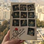 Mehrave Sharifinia Instagram - 🍂🍁’ یادش به‌خیر دبیرستانی که بودم هروقت هفته‌ی آخرِ ماه، پول ماهانه‌ام ته می‌کشید و بی‌پول می‌شدم، می‌دونستم که باید کار کنم وگرنه از پولِ بی‌زحمت خبری نبود. روش تربیتی بابا جوری بود که پول ماهانه‌ی ما رو دقیقا به اندازه‌ی نیازمون می‌داد که ولخرجی نکنیم. هزینه‌ی تاکسی و دفتر و خودکار و خوراکی مدرسه محاسبه می‌شد و اول ماه پرداخت می‌شد تا خودمون یاد بگیریم پول‌مون رو مدیریت کنیم. ولی در عوض برامون اشتغال‌زایی می‌کرد. حدوداً شونزده سالم بود که یه روز با لحن شوخ و شیطونش ازم پرسید:«اوضاع پول ماهانه‌ت در چه حاله فرشته؟» (به من می‌گه فرشته😬) منم خندیدم و گفتم:«والا یه مقدار به ملیکا بدهکار شدم.» _(با این‌که ملیکا نسبت به من ولخرج‌‌تره ولی نمی‌دونم چرا همیشه من بهش مقروضم!!!)_ گفت:«دل به کار بدی می‌تونی بدهیت رو صاف کنی. حاضری؟» با کمال میل قبول کردم. بابا با یکی دو تا از دوستانش انتشارات داشتن و کتاب چاپ می‌کردن، فکر می‌کنم علاقه‌‌م به ادبیات باعث شد که بخواد من رو محک بزنه؛ بهم یه کتاب داد تا براش نمونه‌خوانی کنم. نمونه‌خوانی، تطبیق دادنِ نسخه‌ی اصلی، با متنِ تایپ شده است. دقتِ زیادی می‌خواد. باید بر اساسِ متنِ دست‌نویس، همه‌ی غلط‌های تایپی، دیکته‌ای، نشانه‌گذاری و رسم‌الخطی رو با خودکار قرمز مشخص کنی که متنِ تایپ شده، قبل از چاپ بره برای غلط‌گیری و بعد از اصلاحِ غلط‌ها چاپ بشه. اوایل می‌دیدم که شب خودش دوباره کتاب رو چک می‌کنه، همش استرس داشتم که نکنه چیزی رو از قلم انداخته باشم و شغل جذابم رو از دست بدم، به همین دلیل هر روز بیشتر از روز قبل حواسم رو جمع می‌کردم و هر صفحه رو چندین بار بررسی می‌کردم. احتمالا از کارم راضی بوده که یه روز کتاب «عشق‌آباد» رو برای نمونه‌خوانی بهم داد. دیروز بعد از مدت‌ها یهو توی کتابخونه‌ش «عشق‌آباد» رو پیدا کردم، سریع برش داشتم و بازش کردم، انگار باور نداشتم که نمونه‌خوان این کتاب خودم بودم. وقتی اسم خودمو به عنوان نمونه‌خوان دیدم عجیب غریب ذوق کردم. به نظر من «زندگی» این چیزهاست، این حس‌هاست، حس رضایت، کار کردن، یاد گرفتن، تلاش کردن، علاقه داشتن به چیزهایی که شاید از یاد خیلی‌ها رفته باشه. نمونه‌خوانی کتاب «عشق آباد» ارزشش برام خیلی بیشتر از بدهی مهراوه‌ی شونزده ساله است؛ بیشتر از خیلی چیزهای دیگه‌ست. گفتم به این بهانه از پدر جان بابت این یادگاری فوق‌العاده تشکر کنم.❤️ ‘ ورق بزنید ‘