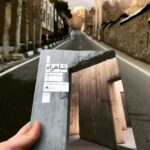 Mehrave Sharifinia Instagram - ...📚’ “و تو زیباتری وقتی در آن خیابان چنارپوشِ یوسف‌آباد قدم می‌زنی... و این پاداش مرد جوانی است که از تفنگ‌ها تنها به تفنگ آب‌پاش دل‌بسته است و از فواره‌ها تنها به فواره‌ی غول‌آسای نمایشگاه کتاب...” ‘ از متن کتابِ “شاهراه” نوشته‌ی سینا دادخواه نشر چشمه. @sinadadkhah @cheshmehpublication ‘ “شاهراه” روایت پازل‌وار، درونی و تحلیل‌گرِ زندگی پسری نوجوان به نام “سپهر” است از زبان خودش که در هر اتفاق کوچکی ما را با نکات و پرسش‌هایی که در ذهنش می‌گذرد همراه می‌کند. به عنوان یک خواننده‌ی پیگیرِ ادبیات داستانی باید بگویم، “سپهر” کاملا توانایی و جذابیت لازم را برای همراه کردنِ خواننده با خودش دارد. چیزی که در “شاهراه” توجهم را جلب کرد این است که پرداختن به عشق، زیبا و در لفافه، اما جاندار و گرم مثل فروغِ شعله‌ی یک کبریت است. “شاهراه” را دوست دارم، تاثیر پختگی و عمق نوشته را کاملا بر جانم حس کردم، کاش فرصت داشته باشید و بتوانید دقایقی از شب و روزِ یک ماه را به غرق شدن در زندگیِ “سپهر مشایخ” قهرمانِ “شاهراه” اختصاص دهید. ... پی‌نوشت: •به نظر من سینا دادخواه صفحه‌ی اینستاگرامِ جذابی هم داره، اگه دلتون خواست بهش سر بزنید. ‘ •در مجله‌ی “پژواک هنر” کتاب رو کامل‌تر معرفی کردم، مجله‌ی بسیار جالب و ‌خوبیه، اگر دوست داشتید از دکه‌های روزنامه‌فروشی می‌تونید تهیه کنید. @pejvak.honar ‘ #شاهراه #نشر_چشمه #سینا_دادخواه #کتاب #کتاب_خوب #کتاب_بخوانیم #کتاب_خوانی #کتابخوانی #پژواک_هنر #مجله