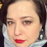 Mehrave Sharifinia Instagram - ... یه وقت‌هایی هم سلفی می‌گیری و دفرمه می‌شی ولی خیلی دوستش داری.😊 ‘ ‘ ‘ #سلفی #selfie #iraniangirl #iranian #iranianactress #actress