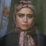Mehrave Sharifinia Instagram - ا شيشه‌ى باران‌خورده قطره‌هاى شور و شيرين را در هم مى‌آميزد مخفيگاه خوبيست براى كسى كه چشم‌هايش پاييزى شده است ____________________ عكس از حسن هندى @mhhendi سريال كيميا @seryale_kimia پخش از مهرماه ١٣٩٤