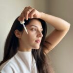 Mehrene Kaur Pirzada Instagram - I love my radiant skin 🌞✨ You need to try the Garnier Bright Complete Vitamin C Serum to believe it. Enriched with 30X* Vitamin C. Embrace the brightness with me! #Garnier #BrightComplete #VitaminC #Serum #Skincare #VitCStory #Brightness #AD