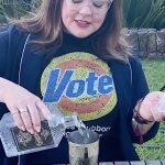 Melissa McCarthy Instagram - The amazing and incredibly well-dressed @paulfeig is hosting a Bridesmaids rewatch TODAY, September 24th to raise money for an incredible cause, Family Promise. I’m sure there will be plenty of cocktail breaks but not sure anyone was planning to add a jordan almond garnish to their @artingstallsgin and tonic 🍸And yes, that’s Hold On playing gently in the background 😬