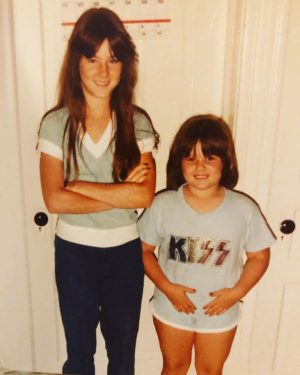 Melissa McCarthy Instagram - Thinking about my sister- god she had great hair. Call your lovies- we’re all feeling lonely!!!! Thanks For the picture Pete!! xoxo