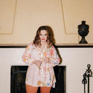Melissa McCarthy Instagram - On my way to @HSN with the new @MelissaMccarthySeven7 collection, and some exciting surprises! Tune in tomorrow and see what we're up to #McCarthyOnHSN