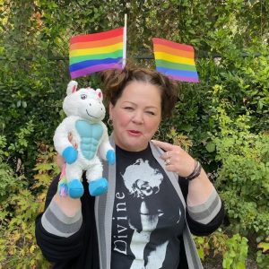 Melissa McCarthy Instagram - Be authentic, be proud, be you. #nationalcomingoutday 🌈🦄