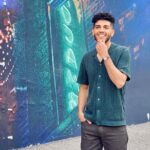 Mena Massoud Instagram - Trying to figure out what I’m going to do this weekend like -