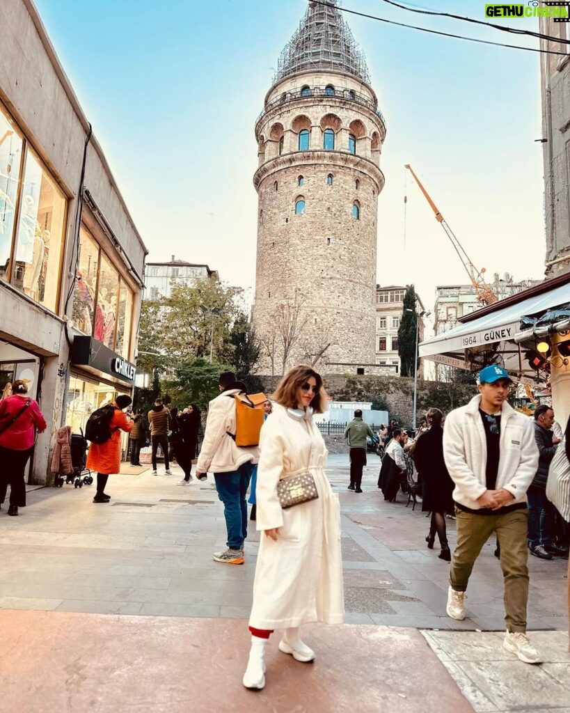 Menna Fadali Instagram - 🇹🇷🇹🇷❤ be like life , accompany everyone and do not cling to anyone #menna_fadali #turkish #istanbul 🇹🇷❤ Galata Tower