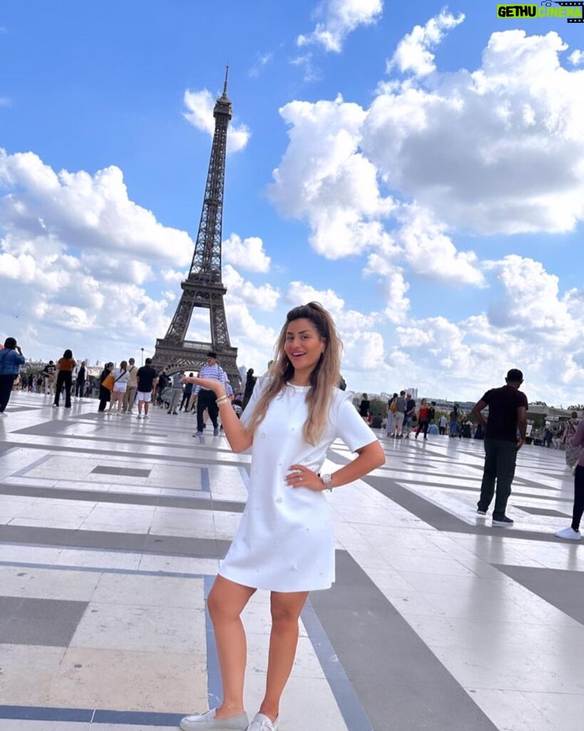 Menna Fadali Instagram - Bonjour France 🇫🇷🇫🇷 Tour Eiffel