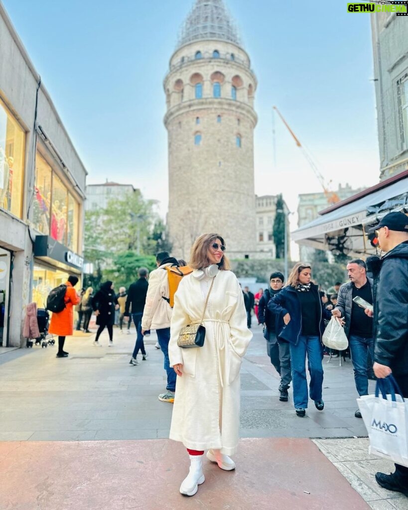 Menna Fadali Instagram - 🇹🇷🇹🇷❤ be like life , accompany everyone and do not cling to anyone #menna_fadali #turkish #istanbul 🇹🇷❤ Galata Tower