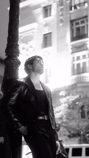 Mert Ramazan Demir Instagram - Bold. Emotional. And nuanced. MYSLF.
@yslbeauty x @basedistanbul 🖤 #işbirliği
