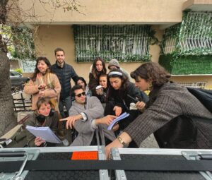 Mert Ramazan Demir Instagram - İlk sahnemi çektim umarım yayında da görürüz. Teşekkürler bana bu şansı tanıdığın için @burcu.alptekin