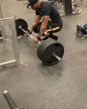 Method Man Instagram - 405 deadlifts and because er’body asking the shirt is @superfreshclothes  all their shit is fuego🔥🔥