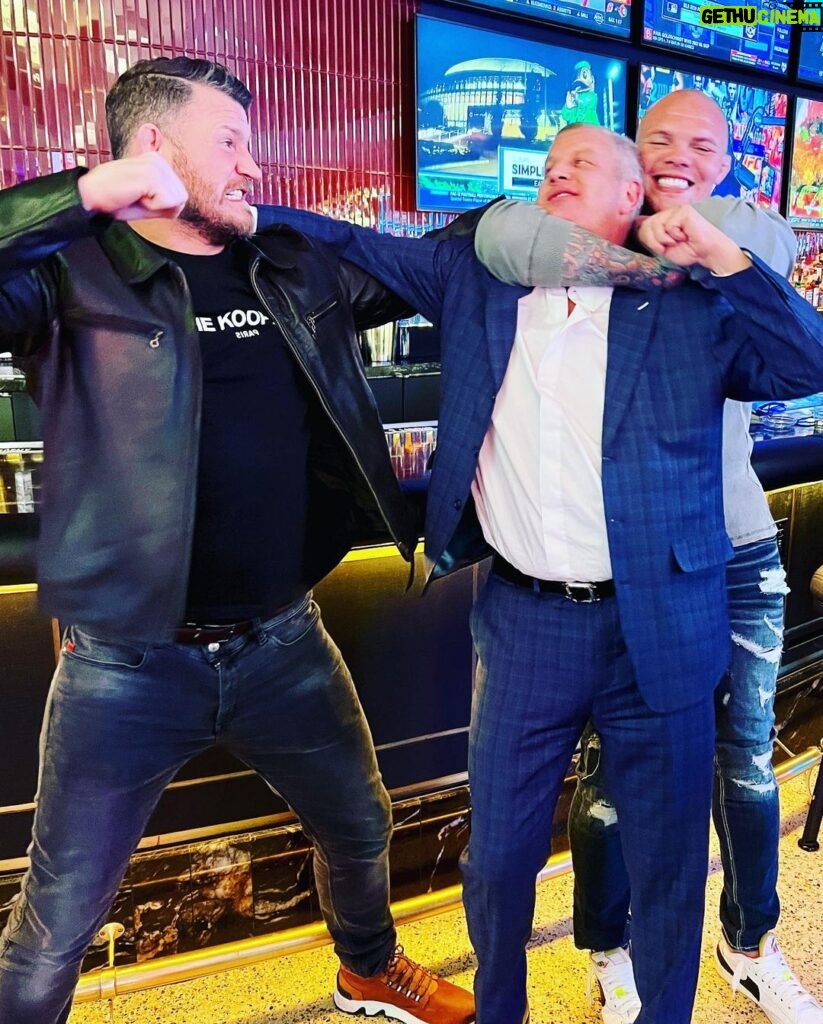 Michael Bisping Instagram - Always a great experience at @barrysprime Big thanks to @chefbarryb and @richardwilk for always looking after @lionheartasmith and I. Oh and that Derek the owner of @circalasvegas getting to grips with us both 😂 Fremont Street Experience