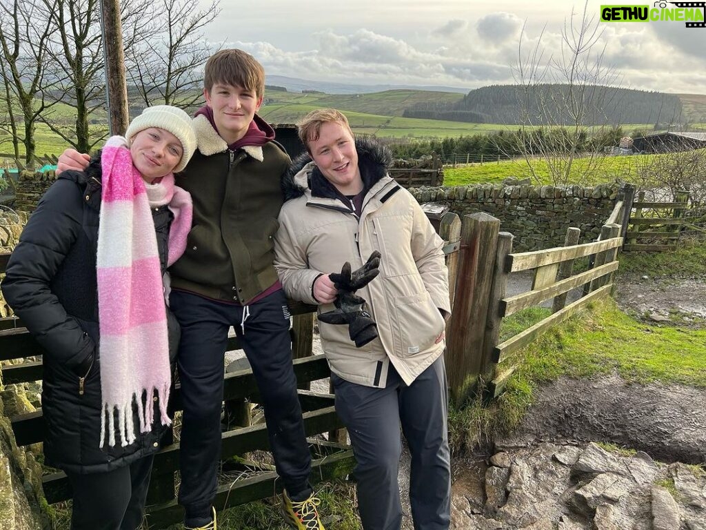 Michael Bisping Instagram - Throwback to last Tuesday. Boxing Day walk up Pendle hill (trying) to burn off the Christmas feast! Pendle Hill Summit
