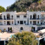 Michael Blakey Instagram - New YouTube video is live! Join us on this tour of a magnificent Venetian mansion. Are we in Italy? Watch the video and see … Click the link in my bio to see the video 🎥 ~~~~~~~~~~ In it to win it ! ~~~~~~~~~~