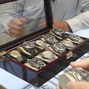 Michael Blakey Instagram - New YouTube video is live !
In this week’s episode we visit Danny and Gabe at @happyjewelers and explore starting a watch collection without spending a fortune…
Click the link in my bio to watch the video 🎥
~~~~~~~~~~
In it to win it !
~~~~~~~~~~

#producermichael #inittowinit #watch #watches #watchcollection #rolex #omega #patekphilippe #audemarspiguet #breitling #cartier