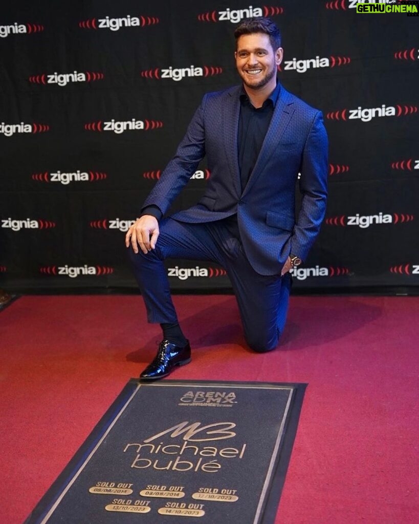 Michael Bublé Instagram - An absolute honour to be presented with this plaque from @arenacdmx and @zignialiveoficial . It represents the 5 sold out shows I’ve performed at this incredible venue! To me it symbolizes the hard work, dedication and support of so many people. Grateful to be able to reflect on this milestone. Here’s to many more shows together! Arena Ciudad de México