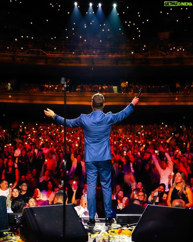 Michael Bublé Instagram - Guadalajara, you made my heart sing! 🎤 Gracias!❤️# MBHigherTour Guadalajara, Jalisco