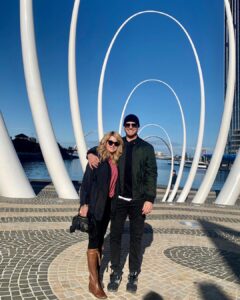 Michael Bublé Instagram - My mom opted for the upgraded “meet & greet” package which included a brief conversation and one photograph. #MBHigherTour Perth, Western Australia
