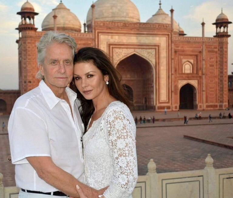 Michael Douglas Instagram - Happy Birthday Catherine! I love you always & forever ❤️ @catherinezetajones