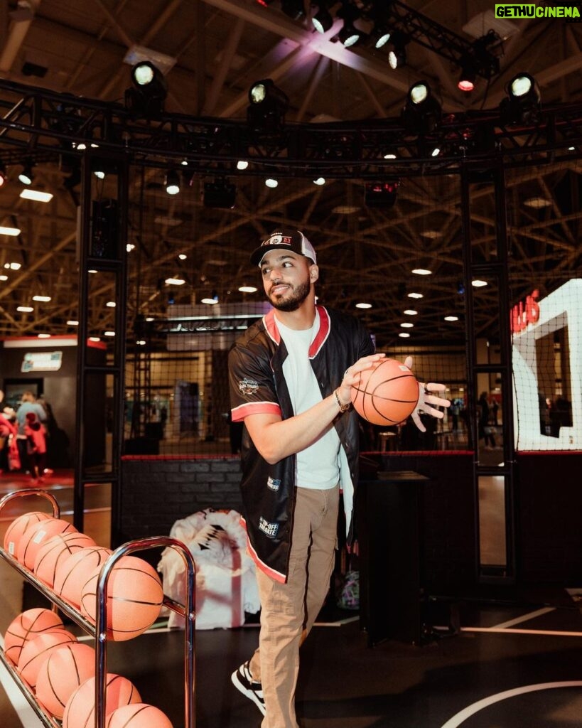 Michael Evans Behling Instagram - Successful Final Four Weekend with Nissan! Maybe we will see you next year? 👀 #nissanpartner Dallas, Texas