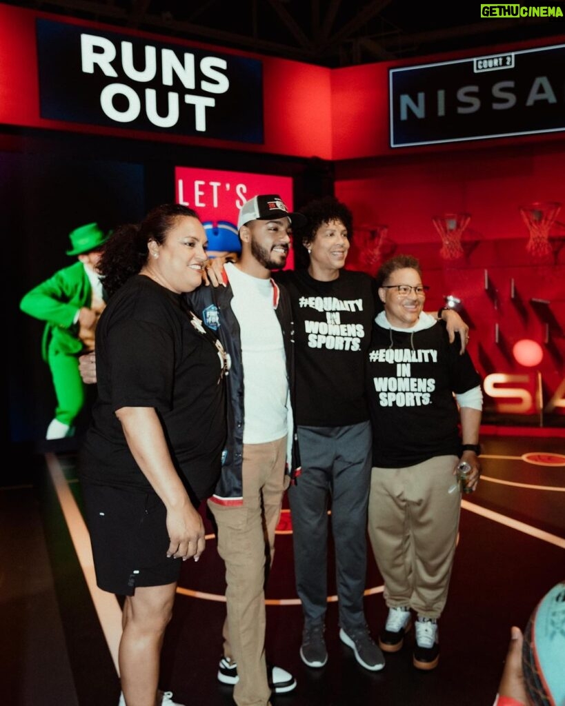 Michael Evans Behling Instagram - Successful Final Four Weekend with Nissan! Maybe we will see you next year? 👀 #nissanpartner Dallas, Texas