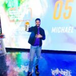 Michael Evans Behling Instagram - Hydration Station w/ @drinkbodyarmor @hoo.be #f1vegas2023 Las Vegas Strip