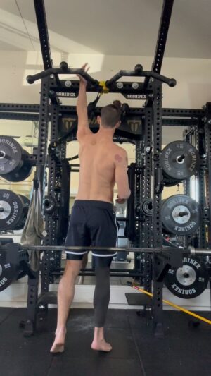 Michael Phelps Instagram - Working on grip strength and some shoulder health…cups? They’re just a part of the process💪💪😁😁