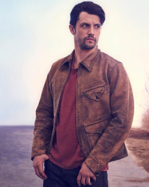 Michael Trevino Instagram - I’d like to introduce you to some friends of mine. 👽🤠💃🏻🇲🇽💫
.
.
.
The premiere of “Roswell, New Mexico” will be Tuesday January 15th at 9pm on @thecw 📺💻👀
-
Michael Trevino as Kyle Valenti, the son of the town sheriff, who learns about horrible things that have happened in his family's past.
-
Jeanine Mason as Liz Ortecho, a biometric researcher who returns to her hometown and discovers a shocking secret about her teenage crush.
-
Nathan Parsons as Max, a natural born leader and dedicated Roswell police officer who has kept his true identity a secret for years.
-
Lily Cowles as Isobel, an alien who keeps her true identity a secret by living her life with grace and enthusiasm.
-
Michael Vlamis as Michael, a troubled but brilliant alien who survived a traumatic childhood.
-
Heather Hemmens as Maria, Liz's former best friend, a blue collar stoner whose oblivious to the existence of aliens.
-
Tyler Blackburn as Alex Manes, a military veteran with his fair share of physical and psychological trauma.
-
Trevor St. John as Jesse Manes, Alex's father. He doesn't have friends. He has soldiers.
-
Karan Oberoi as Noah Bracken, Isobel's charming, devoted husband who senses a secret in his wife.