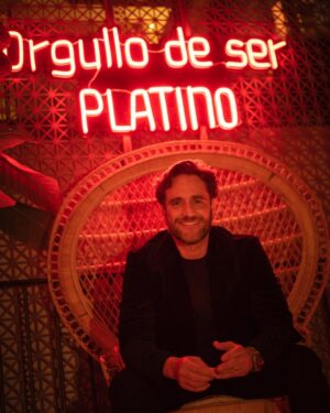 Michel Brown Instagram - Recuerdos de un a buena noche !!!
Gracias @premios_platino @lula_duhalde @granviacomunica 🎙️🎭🎉
