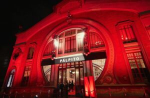 Michel Brown Instagram - Que gran noche pasamos, gracias a todo el tremendo equipo de @netflixlat que hicieron posible este gran festejo !!!!
@carolinalecontemejia @pacoramosq 
María camila , tomas y todo su equipo 🫀🫀🫀#pálpito