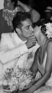 Michel Brown Instagram - Coincidir……….. 🥂por habernos encontrado aquel dia,por el amor sincero,por tu compañía,por las risas,por bailarnos la vida,pero por sobre todas las cosas brindo por vos y por mi……. Por 10 años llenos de todo lo que por la vida andábamos buscando y hoy nos hace más grandes !! 🥂 salud , amor ……… y lo demás que acompañe !!! @margaritamparra 🤍🤍🤍🤍🤍🤍🤍