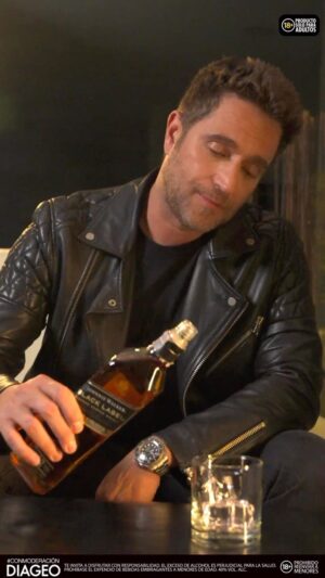 Michel Brown Instagram - #Publicidad Sabores que me gustan disfrutar en compañía.

@johnniewalker.col

#KeepWalking

#MomentosBlack

 

El exceso de alcohol es perjudicial para la salud. Prohíbase el expendio de bebidas embriagantes a menores de edad. Johnnie Walker 40% vol. alc.