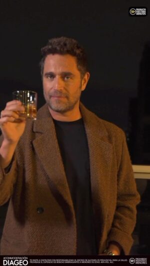 Michel Brown Instagram - #Publicidad Sabores que me gustan disfrutar en compañía.

@johnniewalker.col

#KeepWalking

#MomentosBlack

 

El exceso de alcohol es perjudicial para la salud. Prohíbase el expendio de bebidas embriagantes a menores de edad. Johnnie Walker 40% vol. alc.