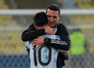 Michel Brown Instagram - Gracias selección por esta alegría tan inmensa, dejaron la piel y ahí el resultado !!!!!
Argentina campeona del mundo 🏆🏆🏆🏆🏆🏆🏆🏆🏆🏆🏆
Vamos argentina carajo !!!!!!
#campeonesdelmundo #qatar#mundial#lajetallenadesonrisas