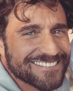 Michel Brown Instagram - A pocos días de terminar……. A algunos días de comenzar …. Feliz y agradecido !!! 🙏🎬🎥📺