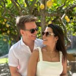 Michel Teló Instagram - Ah o verão italiano… 😍 Frutas, flores, a natureza e suas cores, como não amar?! Esse lugar exala amor e a gente tá assim: um casal apaixonado e até mais bronzeado… 😅❤️ #italia #tataemichel #italiaadois