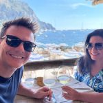Michel Teló Instagram - Segundando com as fotos do domingão… que dia! 🩵 A ilha de Capri é o destino que todo casal merece conhecer, viu?! O sorriso fica largo e o coração quentinho de tanta coisa linda que têm pra ver e sentir! #Capri #ItaliaADois #TataEMichel